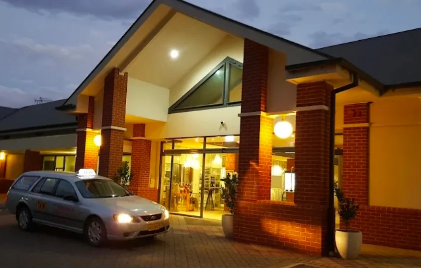 Barossa & Light Cab Service evening pickup at Novotel Barossa Valley