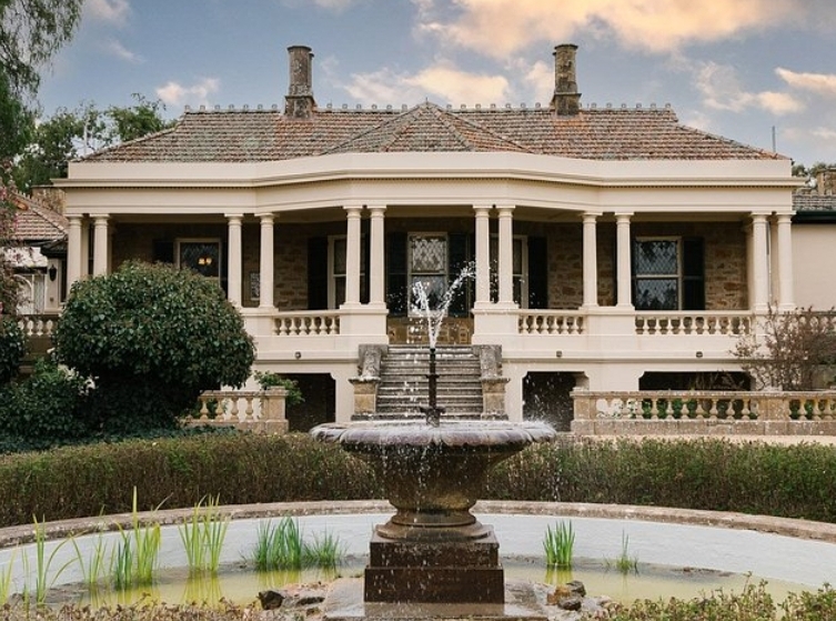 Group transport near premium Barossa Valley accommodations