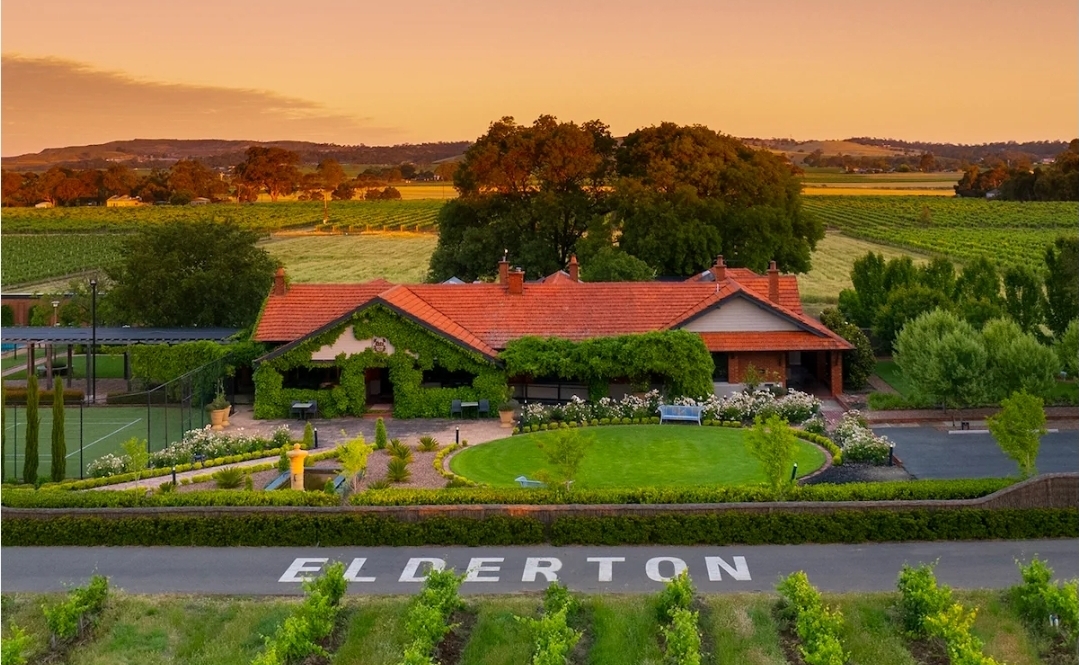 Nuriootpa to Adelaide Airport taxi transfer - Barossa Valley home base