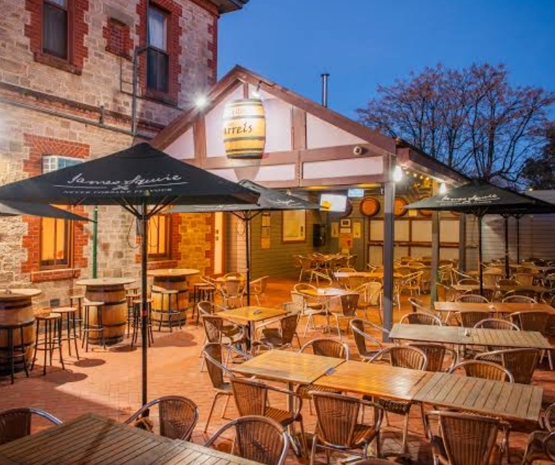 Professional taxi transfer from Tanunda Barossa Valley to Adelaide Airport